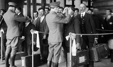 Ellis Island: la lista di chi cercò l’America