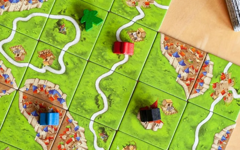 Scopri di più sull'articolo Carcassonne: il gioco da tavolo che non smette mai di sorprendere